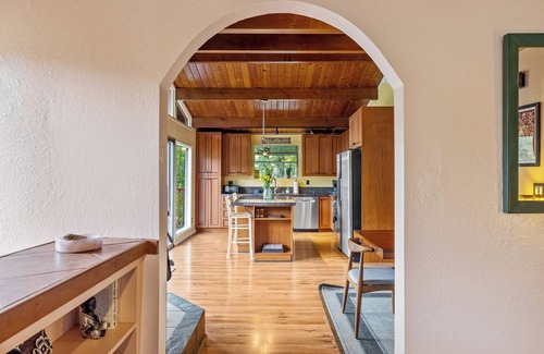 Hacienda House | Russian River Retreat with Hot Tub, BBQ, & Deck