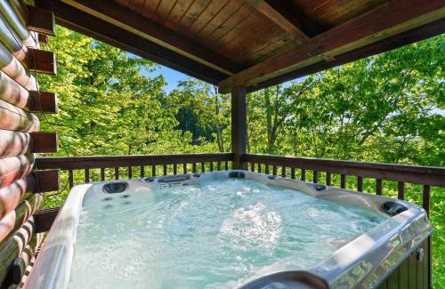 Sevierville House | Rustic 3br Cabin Near Lake with Hot Tub