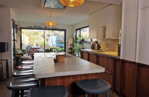 Leyton House | Rustic 4BD Family Retreat in Leafy Leyton