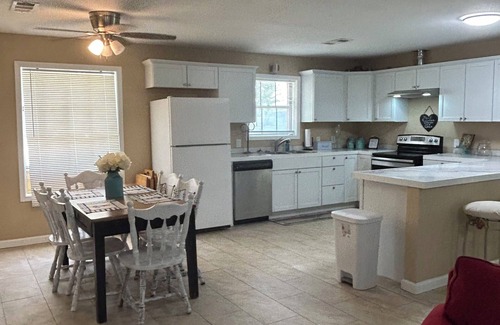 Burton House | Rustic Anchor Retreat, a fishermans paradise. Located near Lake Somerville.