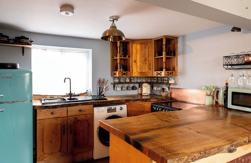 Heathfield Cottage | Rustic and Quirky Comfortable Cottage with Hot Tub