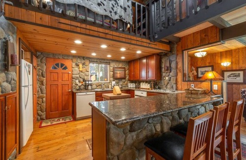 Chamberlands House | Rustic Beauty in Chamberlands Full Beach & Pool