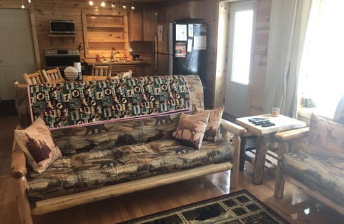 Hope House | Rustic Cabin Getaway