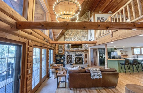 Hackensack House | Rustic Cabin Retreat on Webb Lake