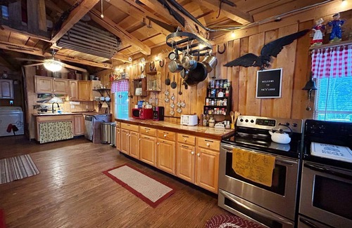 South Butler Cabin | Rustic cabin w/29 acres. Enjoy a hot tub, wood stove, nature trails and more.