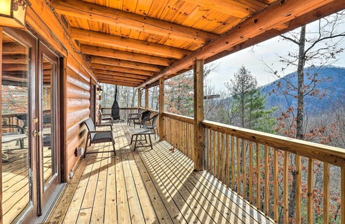 Canton Cottage | Rustic Cabin w/ Mountain Views & Private Deck!