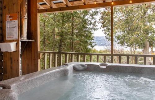 Baie-St-Paul Ski Chalet | Rustic chalet with VIEW and SPA