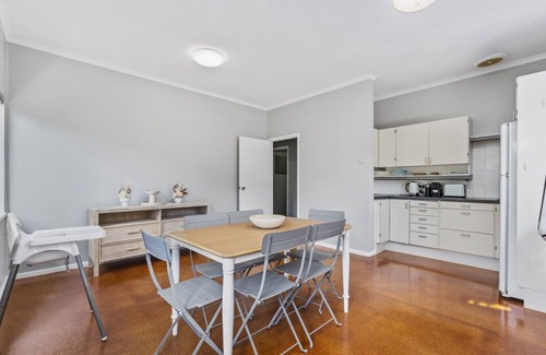 Yarralumla House | Rustic Charm by the Lake, Embassies & Parliament
