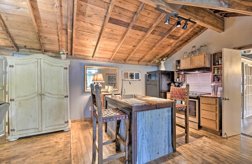 Hot Springs House | Rustic Chic Home: 1 Mi to Dtwn Hot Springs!