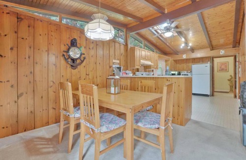 Kirkfield Cottage | Rustic Cottage w/Heating + Kitchen + Canal Lake