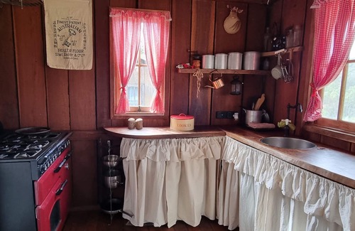 Innisplain Cabin | Rustic Early Settlers Cottage with incredible views