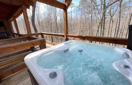Blue Ridge House | Rustic Elegance - Cabin Near Toccoa River