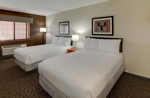 Peoria Hotel | Rustic Elegance Meets Modern Comfort Near IL River Valley | 2 Units