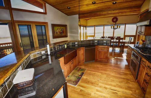 Twin Bridges House | Rustic, Elegant Mountain Residence Close To The Best Fly Fishing In Montana.