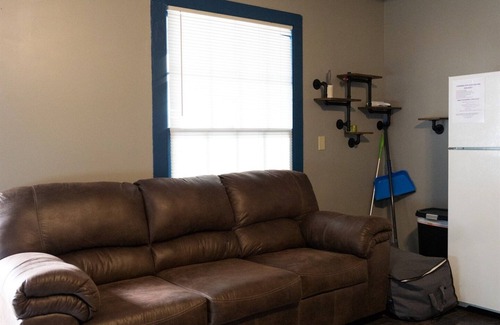 Geneva-on-the-Lake Cottage | "Rustic Getaway – A Charming & Cozy Cottage for Two or Four!"