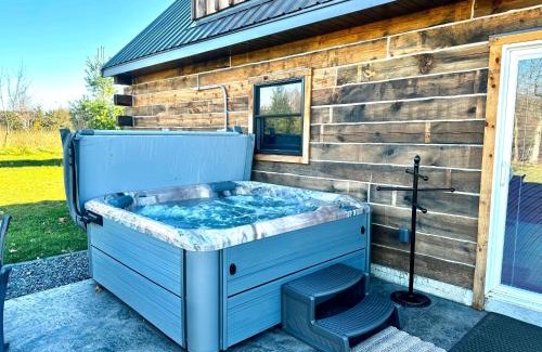 De Soto House | Rustic Hideaway sleeps 4 Hot tub