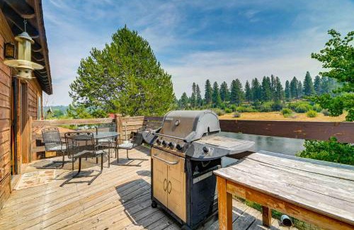 Chiloquin House | Rustic Home with Deck and Grills on Williamson River!