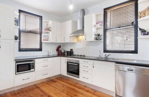 Gepps Cross House | Rustic large 5 bedroom home in a inner city suburb