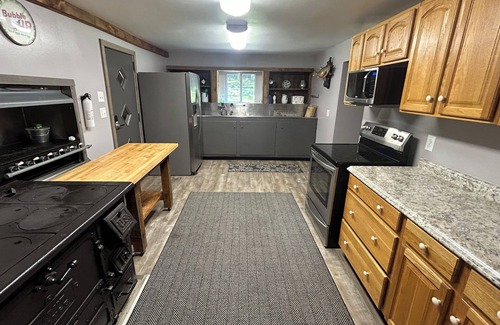 Philipsburg House | Rustic Lodge near Black Moshannon & Penn State
