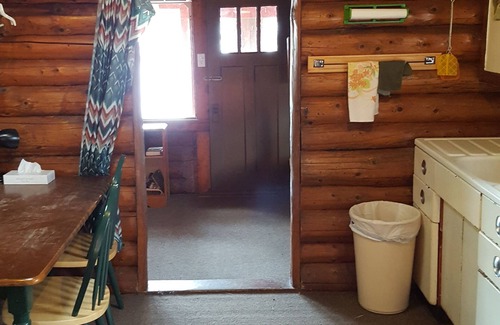 Tomahawk Cabin | Rustic Log Cabin built 1897 just steps from lake