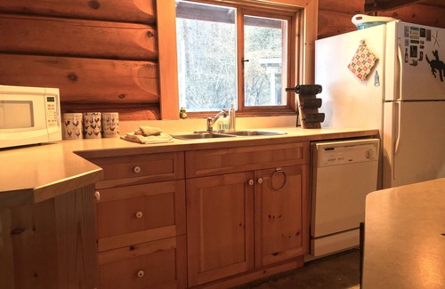 Pemberton House | Rustic Log Home - Great for Outdoor Groups
