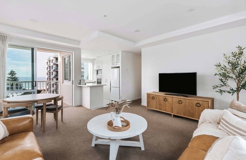 Mount Maunganui Apartment | Rustic Luxe Mount Escape Sea Views Pool & Gym
