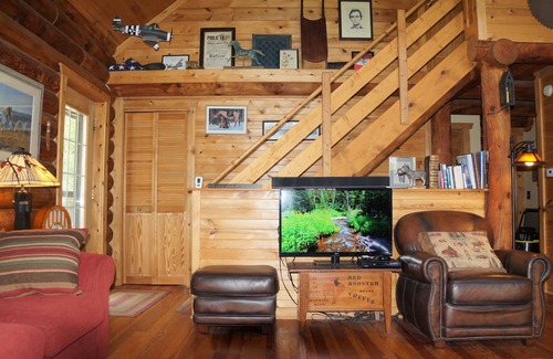 Blanchardville Cabin | RUSTIC, MAGICAL, LOG HOME IN SW. WI. ...TROUT STREAM, HIKING, NEARBY CANOEING