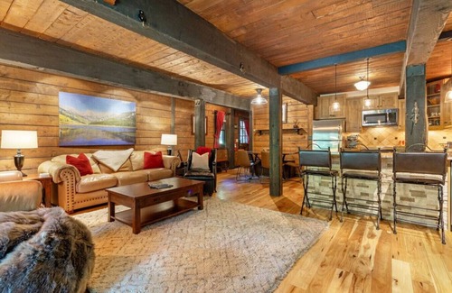Vail Apartment | Rustic Mountain Condo - Large Outdoor Area On Gore Creek!