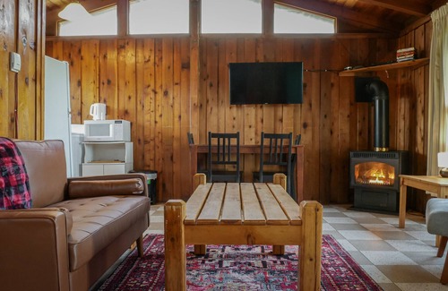Port Severn Cabin | Rustic Muskoka Cabin on the Lake- Port Severn