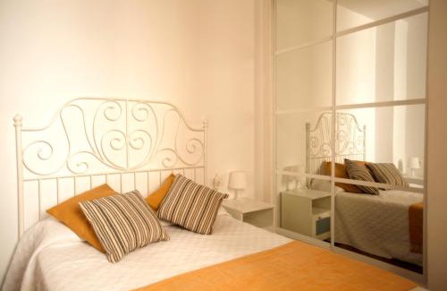 La Goleta Apartment | Rustic & Nice Apartment in Malaga Center