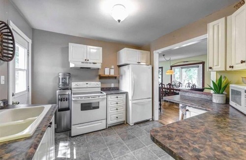 Pleasant Point House | Rustic Pines Waterfront Cottage *CLEAR WATER*