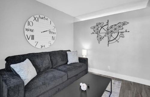 Poinciana Park Apartment | Rustic Retreats Cozy 1BR For 4 Guests Minutes From Las Olas