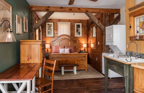 West Lebanon Cottage | Rustic Rose Cottage of Historic West Lebanon