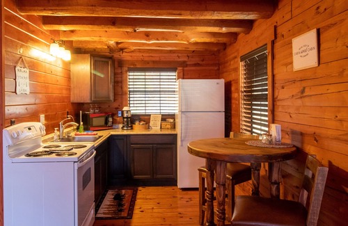 Harrison Cabin | Rustic Splendor in the Ozarks