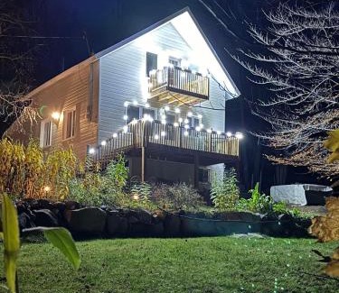 Saint-Gabriel-de-Brandon Ski Chalet | Rustic Villa Chalet