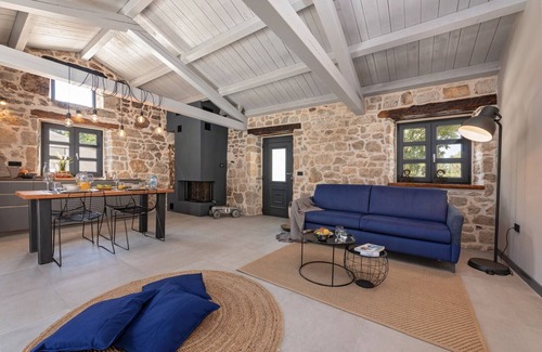 Vrznaveri Villa | Rustic villa Dvori with outdoor pool in Porec
