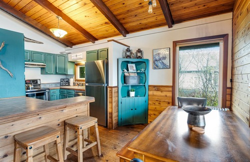 Rockaway Beach Cabin | Rustic waterfront woodland lodge w/impressive lake views from patio