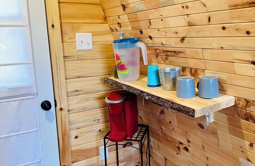 Port Blandford Cabin | Rustic Wave Cottages-Glamping Pod #1