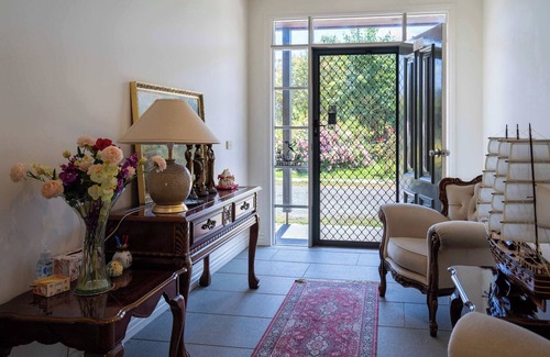 Labertouche House | Rustic Winery Villa | King Bed Room1 with En-Suite