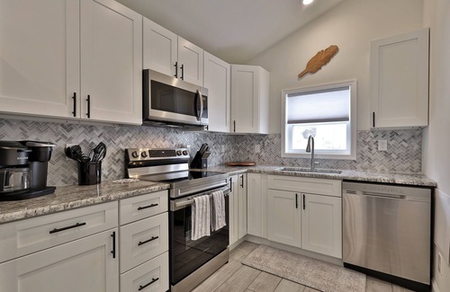 East Haven Rutland County House | Rutland's Hidden Gem: 2 Br/1ba Renovated Home Close To Everything 2 Bedroom Home
