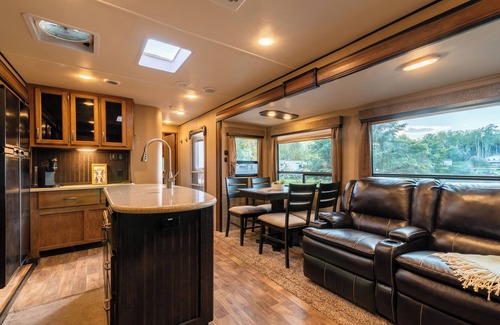 Kenora House | RV 9 Luxury Glamping with Amazing Lake Views!