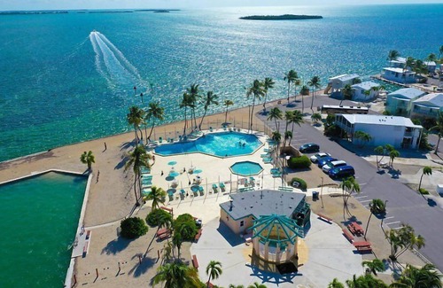 Cudjoe Key RV Rental | RV Lot 621 Venture Out
