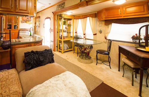 Dripping Springs House | RV Near Restaurants/Breweries/Wineries/Venues