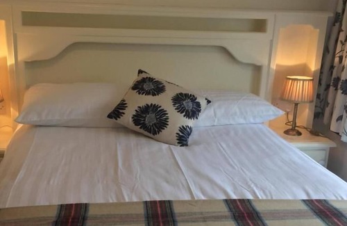 Cong Bed & Breakfast | Ryan's River Lodge B&B