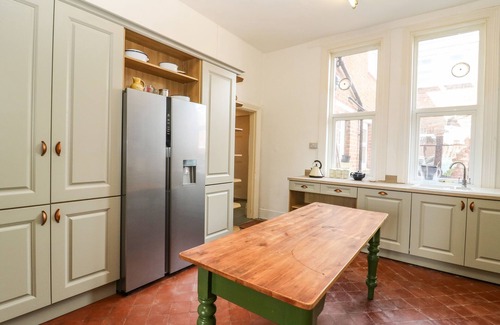 Bridlington Old Town House | RYBURN LODGE, pet friendly, character holiday cottage in Bridlington