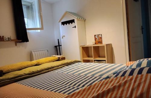 Marigne-Laille Bed & Breakfast | Séjour et weekend en famille chez l'habitant, longère bercéenne, 2 chambres 4 Pers, possibilité rajout berceau et 1 lit single soit 6 Pers maxi