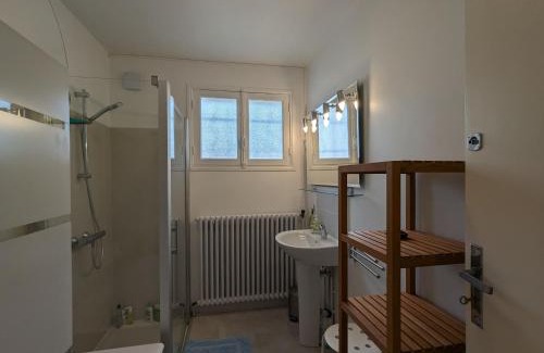 Saint-Gaultier House | Séjour paisible en bord de rivière avec accès privé, pêche en barque et jardin clos - tout inclus ! - FR-1-591-595