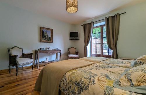 Saint-Romain-Lachalm Bed & Breakfast | Séjournez en Ferme avec Piscine, Tennis, Chevaux et Parking Sécurisé - FR-1-582-518