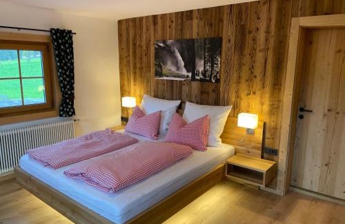 Krimml House | SÖLLHOF Ferienhaus mit 11 Schlafzimmern I großer Gemeinschaftsraum I Skibushaltestelle I 10 Min zum Skigebiet