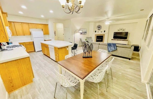 Reno House | S Reno/5Bedroom/3Bath/Sleeps18